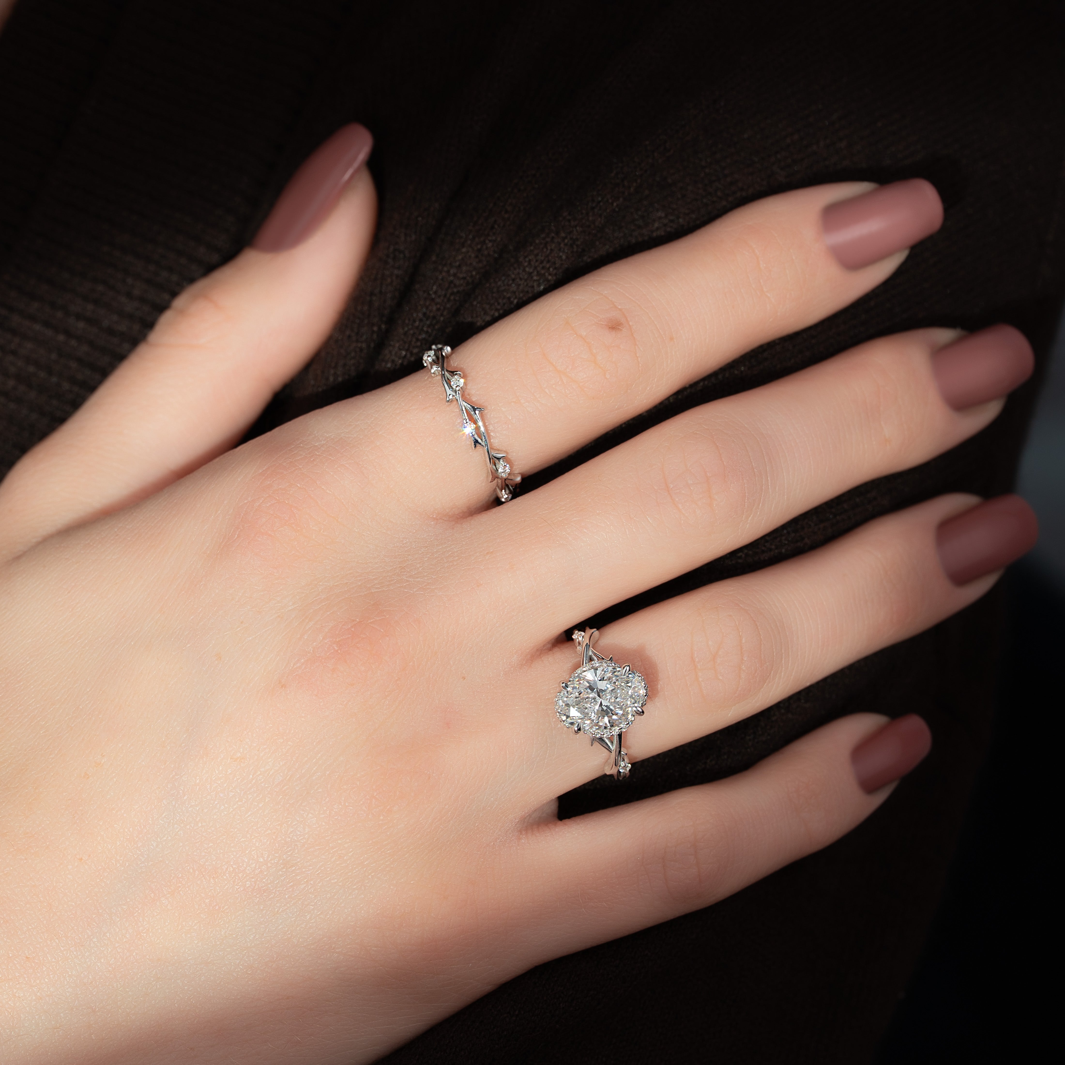 Aurora Halo 1.50 Carat VVS1 Lab‑Grown Oval Halo Engagement Ring in 18K White Gold Hand View