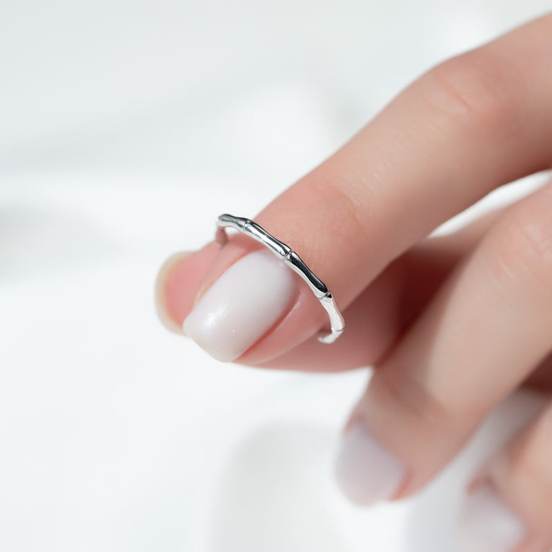 Bamboo Grove VVS1 Vintage Wedding Ring in 18K White Gold Hand View