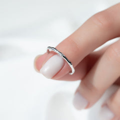 Bamboo Grove VVS1 Vintage Wedding Ring in 18K White Gold Hand View