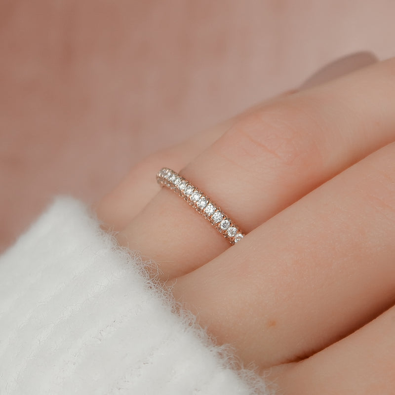 Brilliant Shine VVS1 Lab-Grown Half Eternity Wedding Band in 18K Rose Gold Closeup Finger View