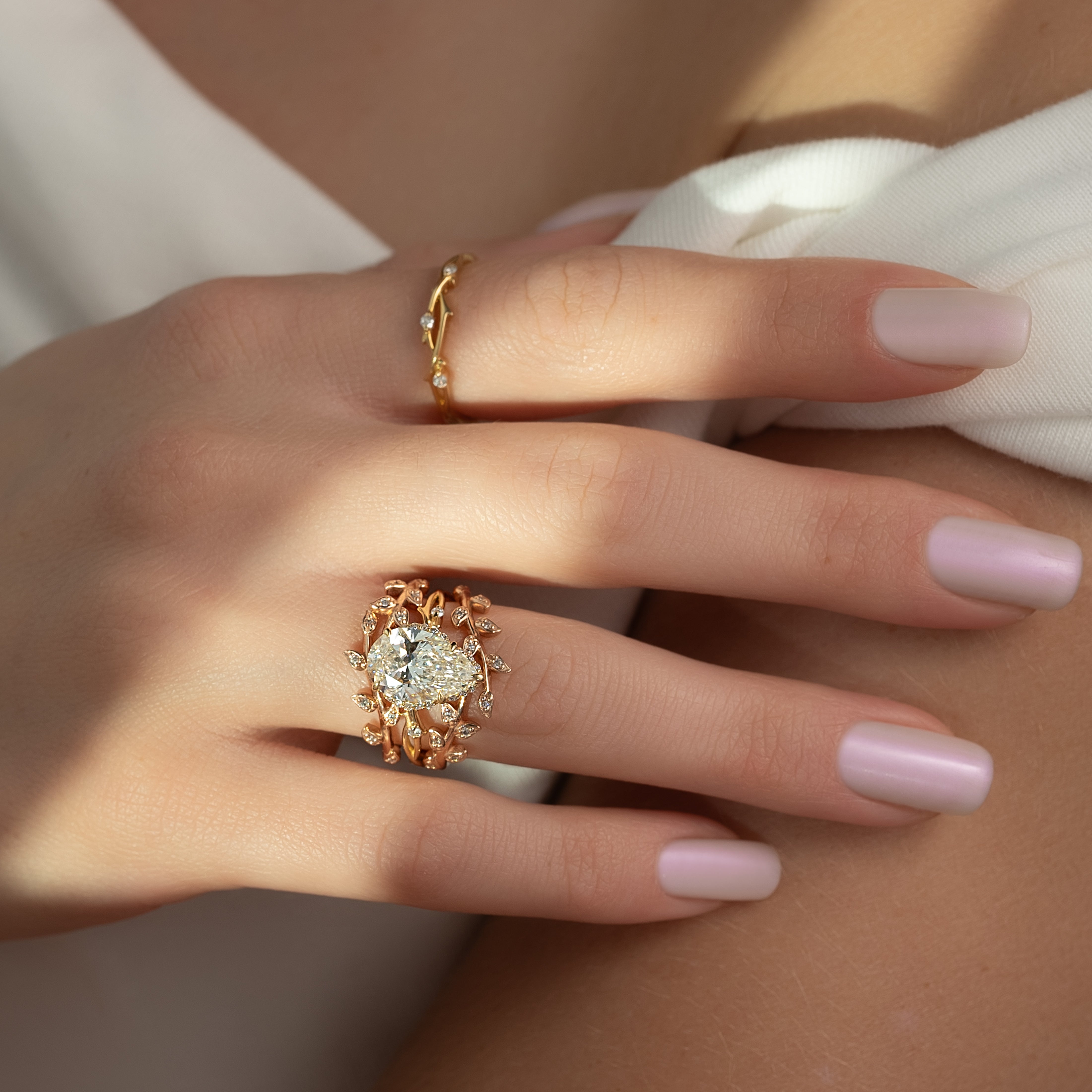 Divine Gleam 2 Carat VVS1 Lab‑Grown Pear Halo Engagement Ring in 18K Yellow Gold Hand View 