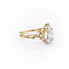 Divine Gleam 2 Carat VVS1 Lab‑Grown Pear Halo Engagement Ring in 18K Yellow Gold Right Cross View 