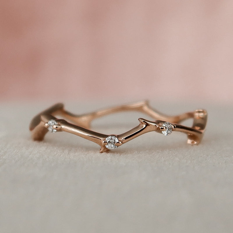 Enchanted Thicket VVS1 Lab-Grown Vintage Wedding Ring in 18K Rose Gold Closeup Front View