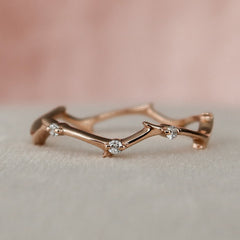 Enchanted Thicket VVS1 Lab-Grown Vintage Wedding Ring in 18K Rose Gold Closeup Front View