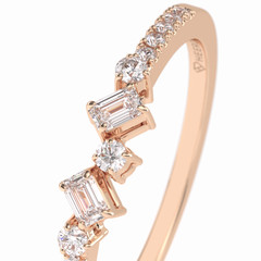 Gemstone Trio 0.14 Carat Emerald VS1 Lab-Grown Wedding Band in 18K Rose Gold