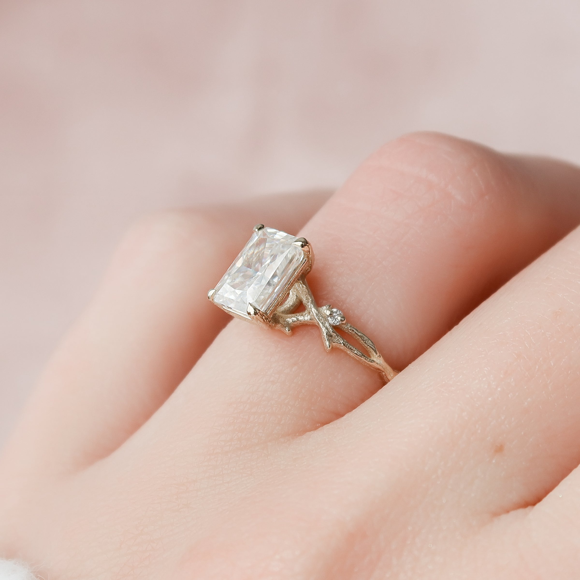 Luminescent 2.78 Carat VVS1 Lab-Grown Radiant Three-Stone Engagement Ring in 18K Yellow Gold Side View