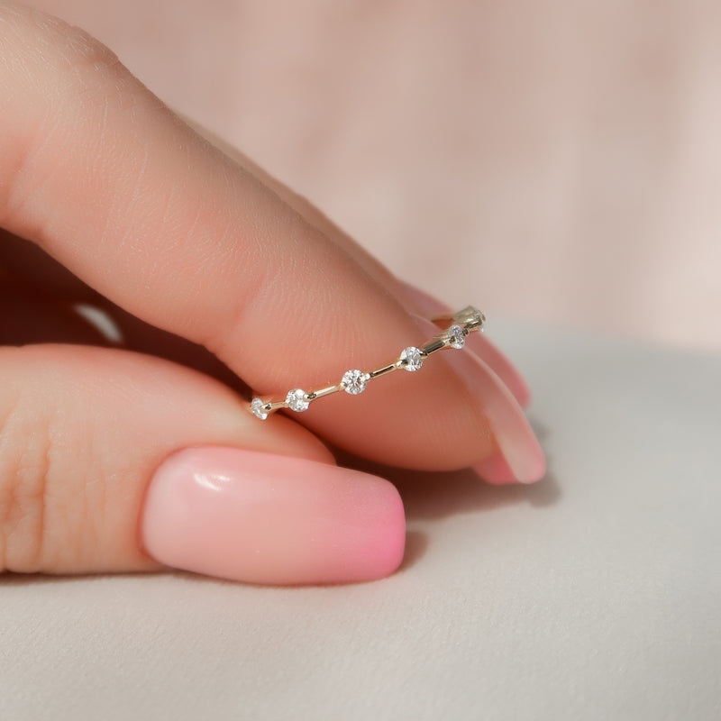 Radiant Echo VVS1 Lab‑Grown Half‑Eternity Wedding Ring in 18K Yellow Gold Closeup View